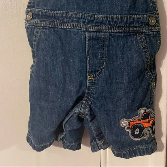3/$12 kids jean overalls gently used in great condition. Bundle 3 or more $7🎉 - Picture 3 of 10